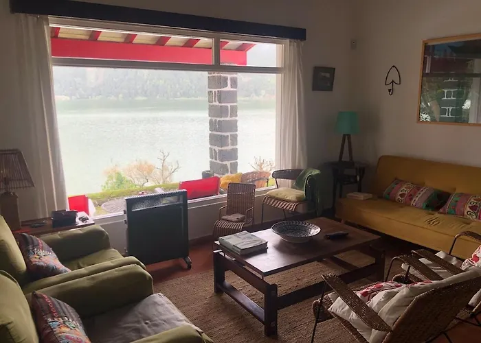 בית נופש Furnas Lake Cottage פורנס