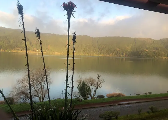 Furnas Lake Cottage *