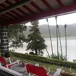 בית נופש Furnas Lake Cottage פורנס
