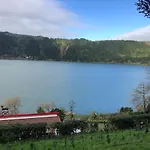 בית נופש Furnas Lake Cottage פורנס