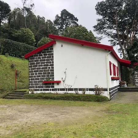 Dom wakacyjny Furnas Lake Cottage *