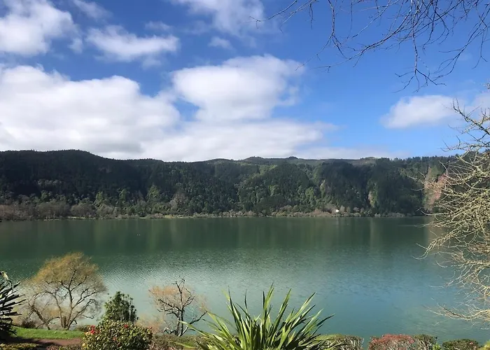 Furnas Lake Cottage フルナス