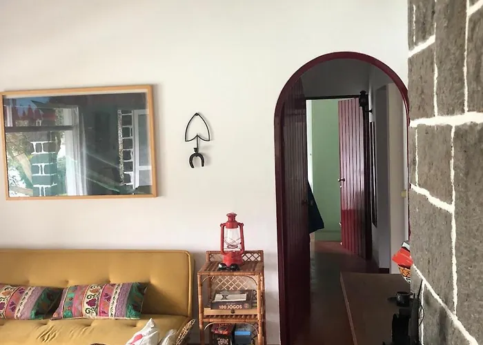 Furnas Lake Cottage フルナス