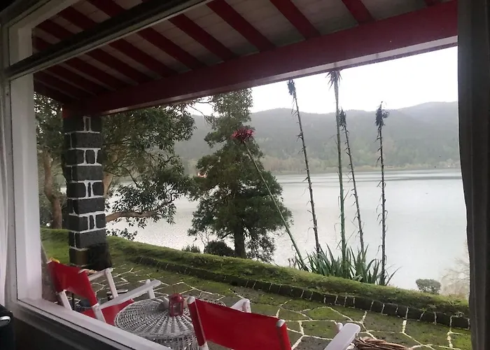 別荘 Furnas Lake Cottage フルナス